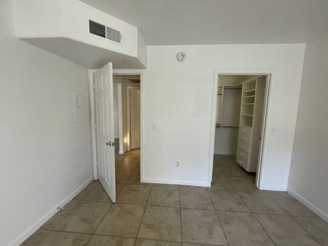 Building Photo - 1 Bedroom 1 Bath (Gilbert Rd and Guadalupe) -**$500 off First Month**