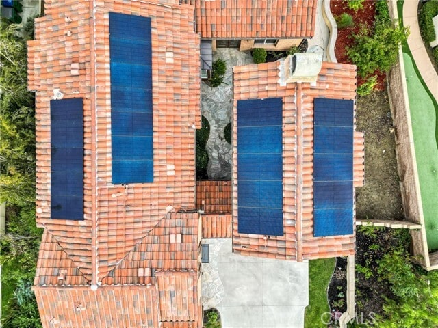 Building Photo - 31 Cezanne