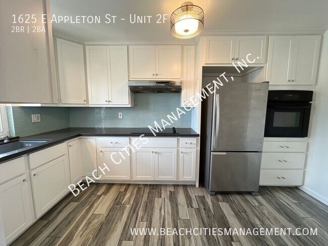 Building Photo - 1625 E Appleton St