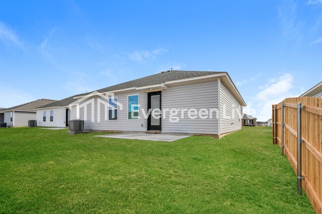 Building Photo - 1104 W Lawton Rd