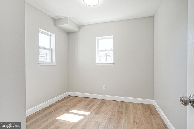 Building Photo - 3037 Tulip St