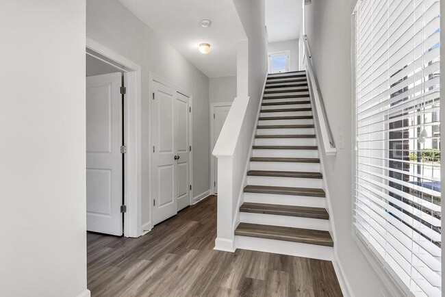 Building Photo - 2775 Bell Dr SE