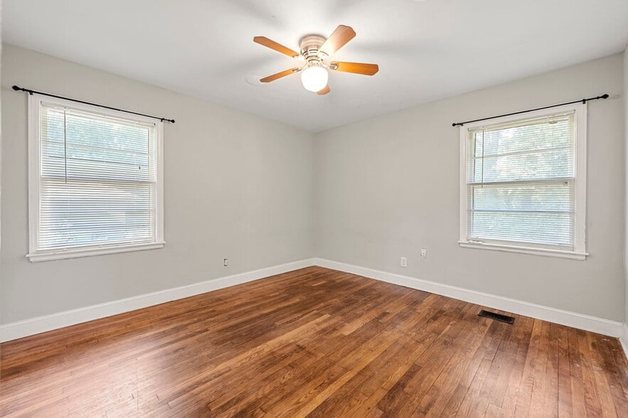 Building Photo - 2229 Beecher Cir SW