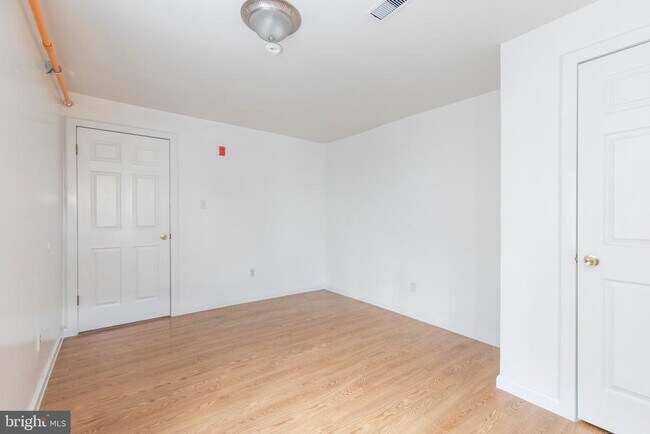 Building Photo - 507 W Girard Ave