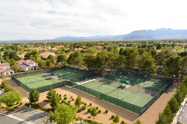 Building Photo - 2 BEDROOM 2 BATH IN NORTHWEST DOUBLE GATED GOLF COURSE COMMUNITY!