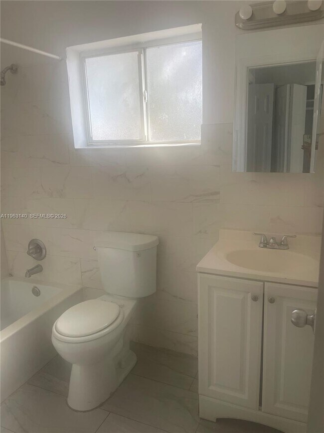 Building Photo - 14305 NE 6th Ave