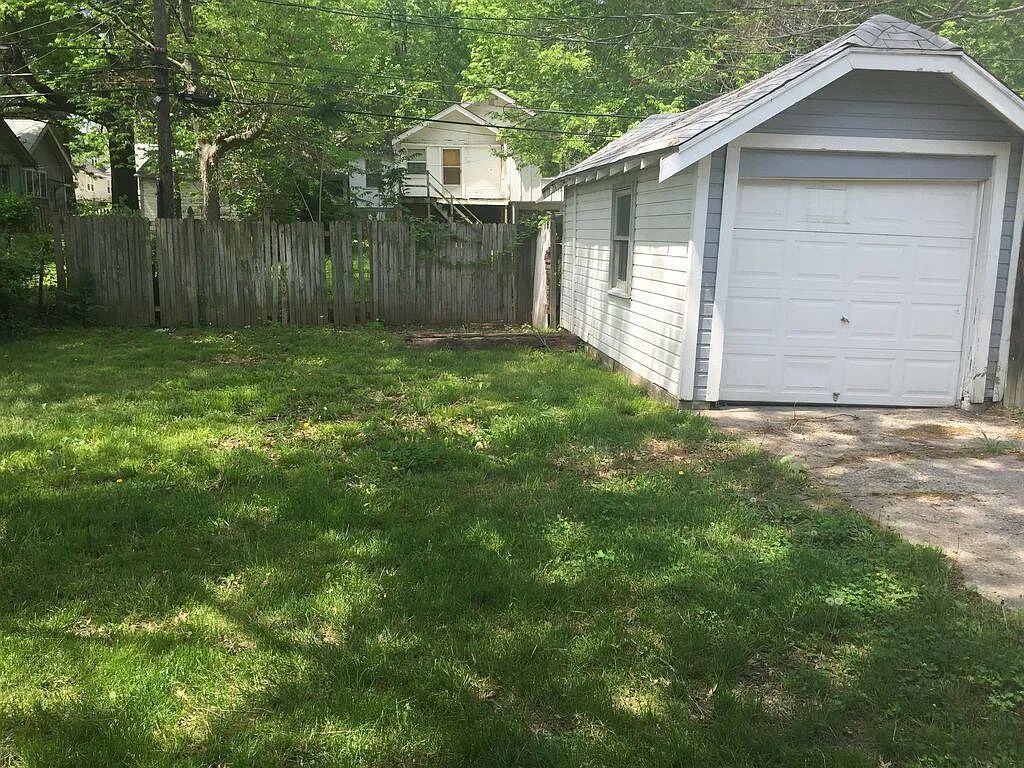 Building Photo - 5836 Euclid Ave