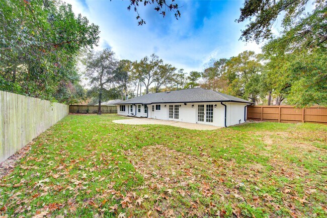 Building Photo - 8439 Westview Dr
