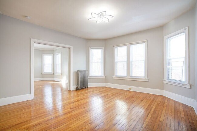 Building Photo - 824 Sumner Ave