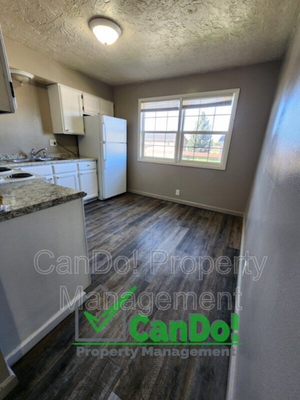Building Photo - 230 Carol Dr