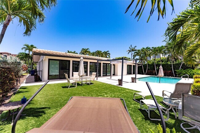 Building Photo - 636 Hibiscus Dr