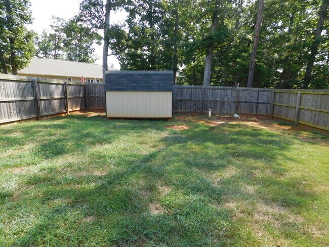 Building Photo - Appomattox Area