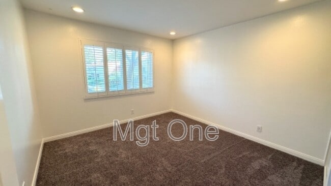 Building Photo - 2620 Vista Del Oro