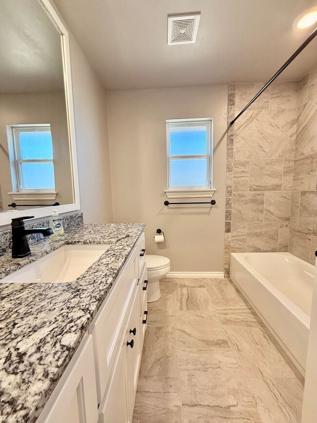 Building Photo - Gorgeous Newer Build! 3 Bed 2 Bath in Deer Creek Schools