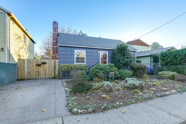 Building Photo - 6620 SE Reedway St