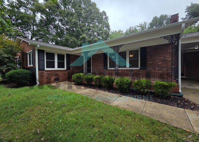 Building Photo - 706 Hedrick Dr