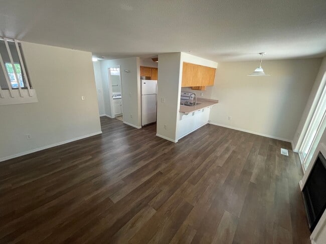 Building Photo - 315