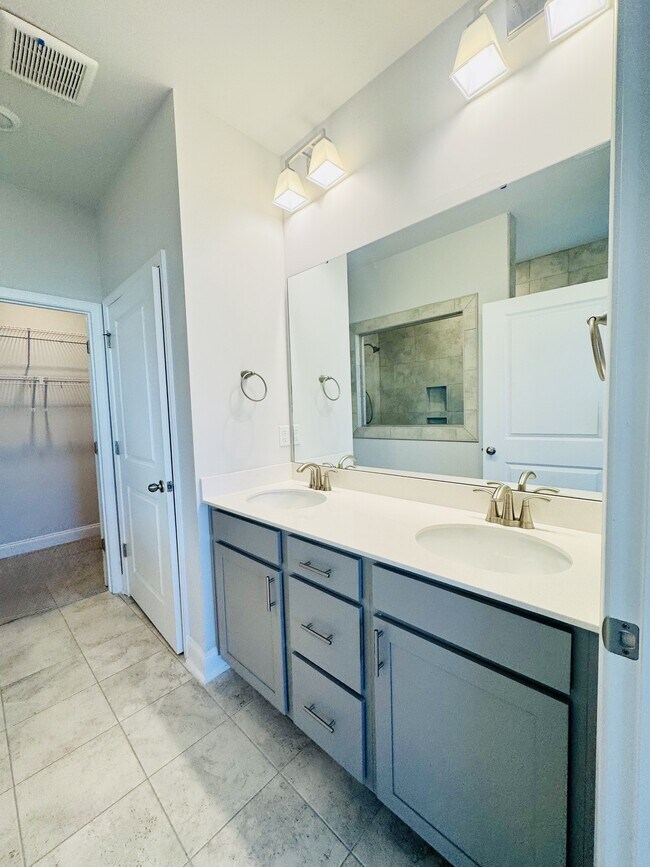 Building Photo - 2422 Capri Ct