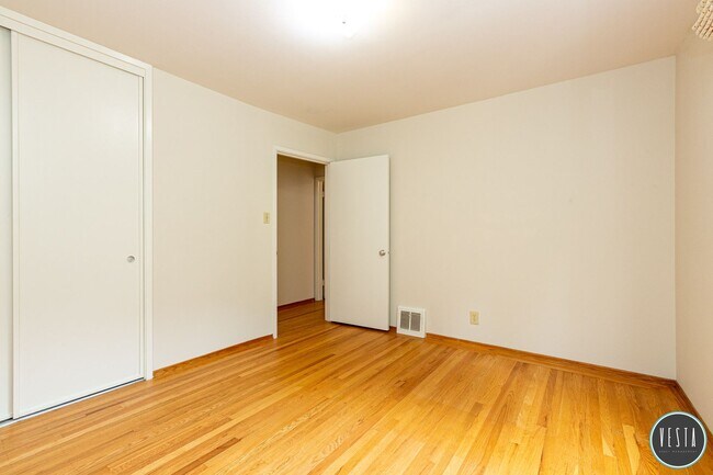 Building Photo - Exceptional Mid-Century 3BR Home in One of San Francisco's Hidden Gems