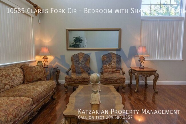 Building Photo - Bedroom with Shared Bathroom & Garage Space