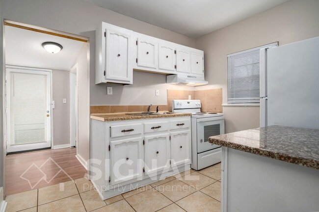 Building Photo - 529 Telford Ln