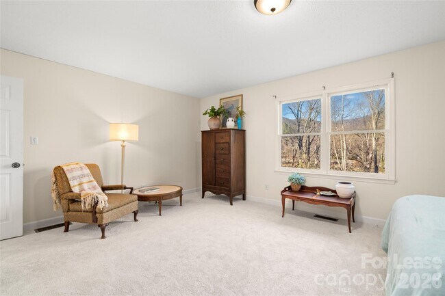 Building Photo - 73 The Old Run Rd