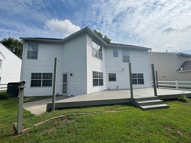 Building Photo - 3301 Sacramento Dr
