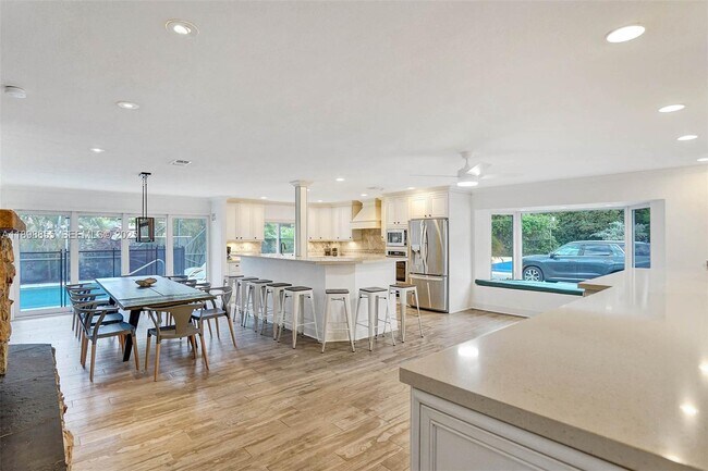 Building Photo - 2120 SW 28th Way