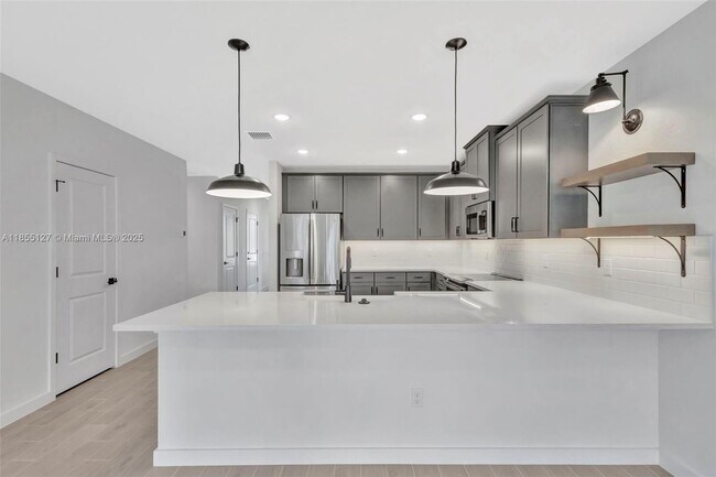 Building Photo - 301 Silver Sands Ln