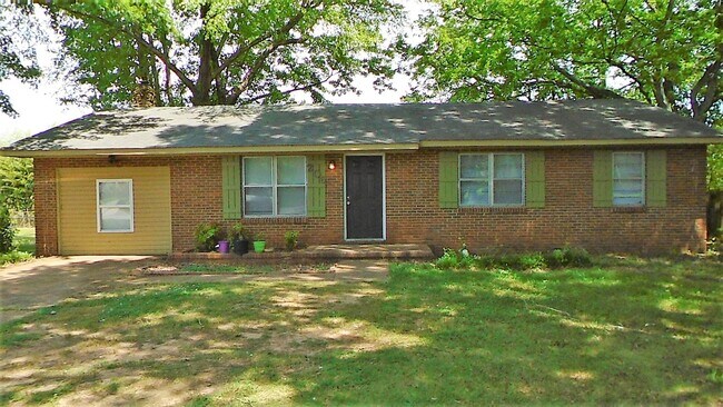 Building Photo - 4-BEDROOM + BONUS ROOM - Beautiful, Shady ...