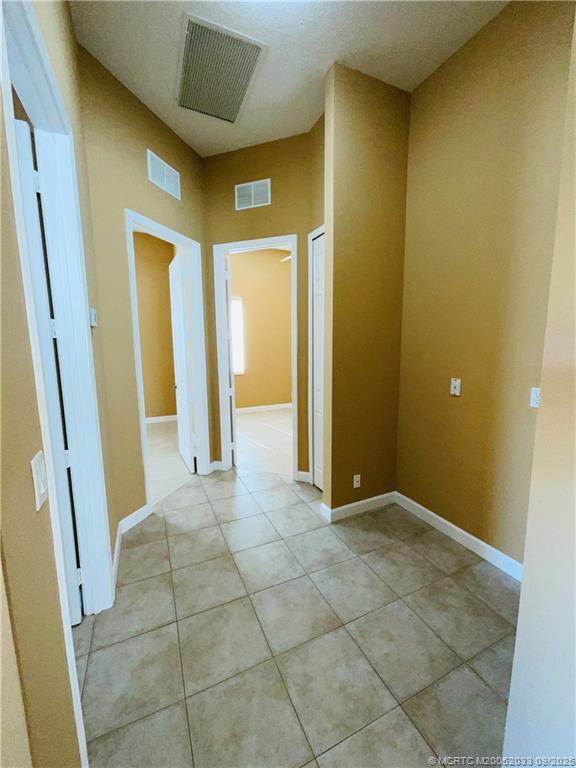 Building Photo - 331 NW Somerset Cir