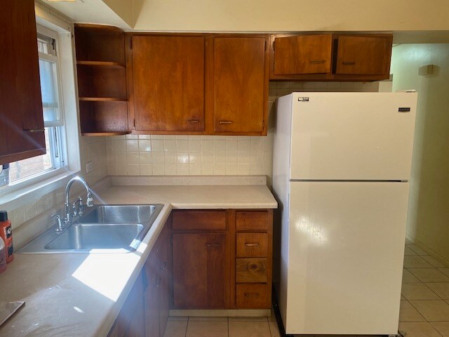 Kitchen - 11200 S Hale Ave