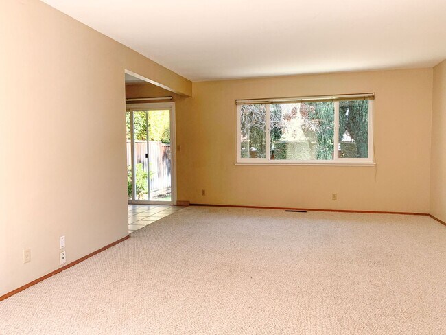 Building Photo - Comfortable Single-Level Living in a Prime Los Gatos Location