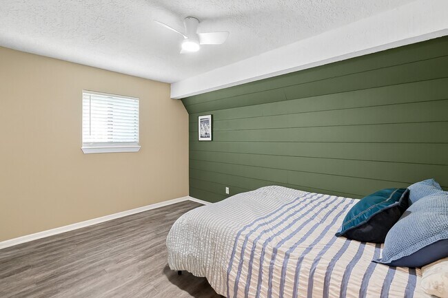 Building Photo - 446 Fantasy Ln