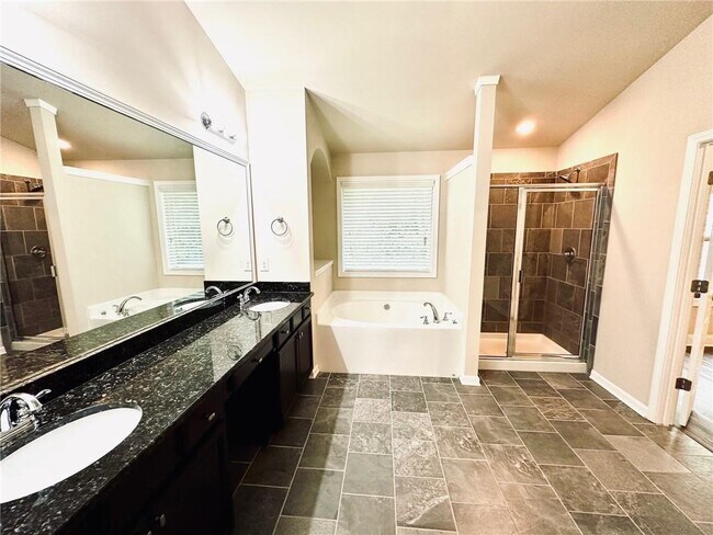Building Photo - 13364 Canary Ln