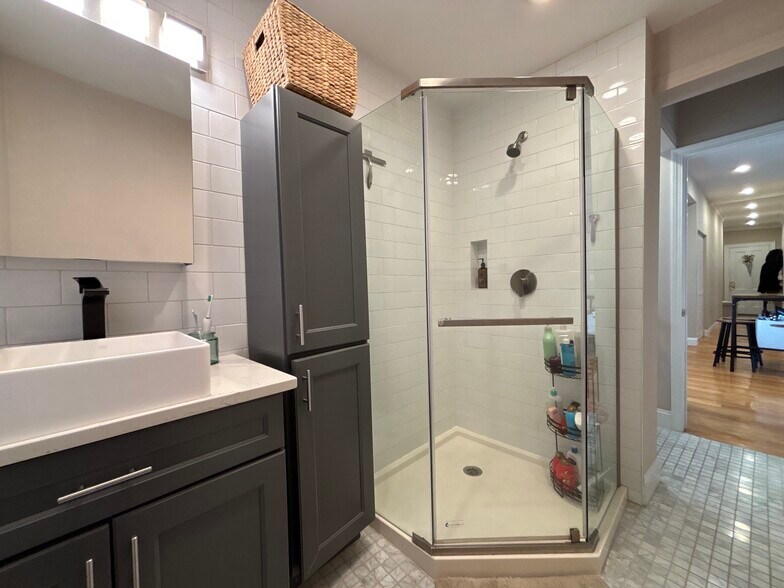 Building Photo - 92 Pinckney St