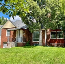 Building Photo - Beautiful 3 Bedroom 1 Bathroom Morton Meadows Cottage