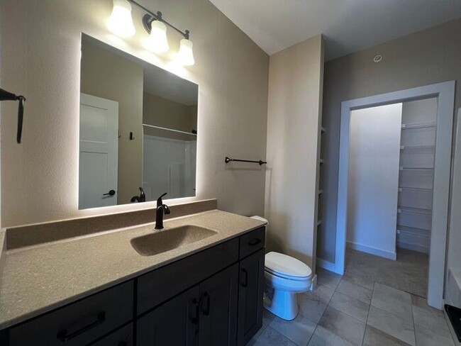 Building Photo - $2,550 | 2 Bedroom, 2.5 Bathroom Luxury Co...