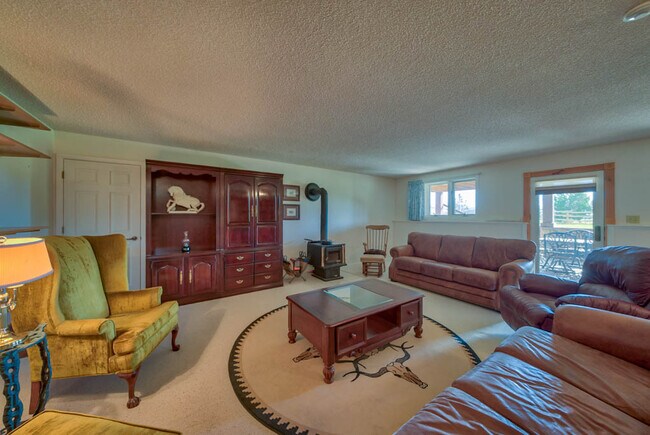 Building Photo - 9 Juniper Ln