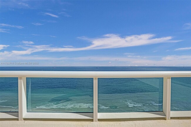 Building Photo - 101 S Fort Lauderdale Beach Blvd