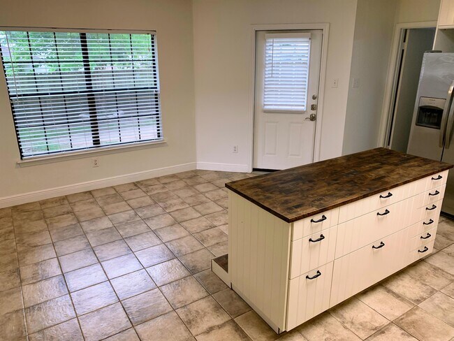 Building Photo - 2417 Riker Ridge Trail