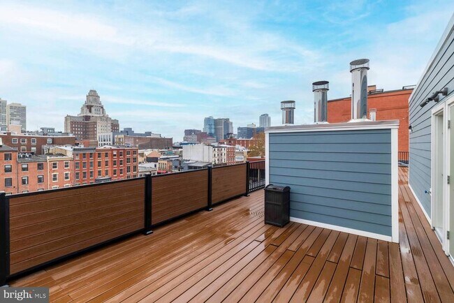 Building Photo - 102 Church St