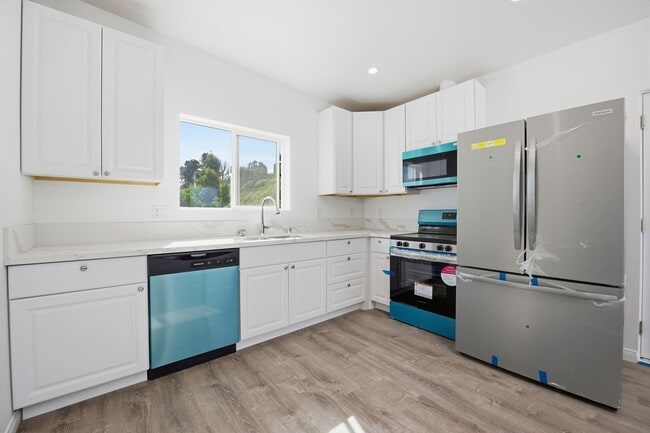 Building Photo - Brand new!