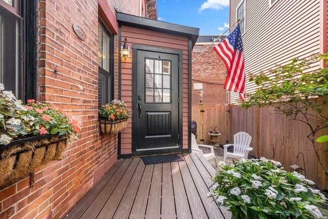 Building Photo - 9R Salem St Ave