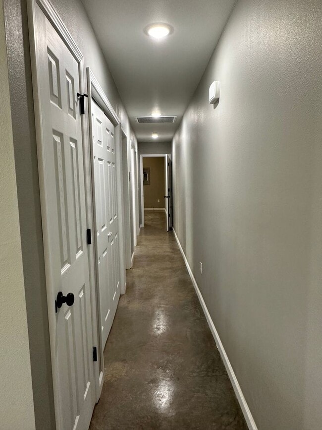 Building Photo - 120-122 S Pearl Duplex