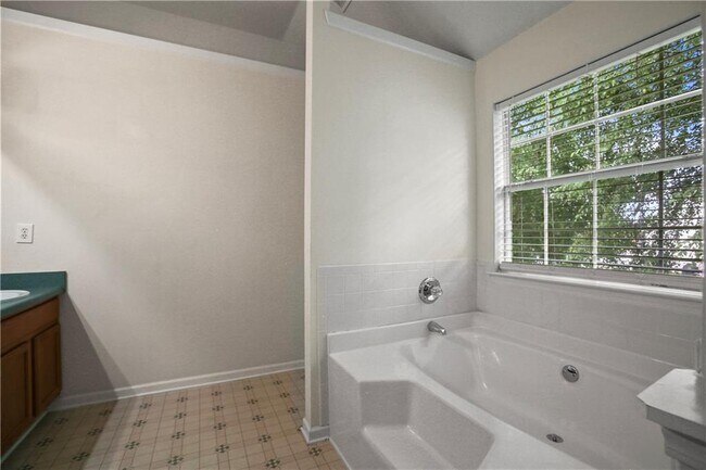 Building Photo - 2224 Eagles Nest Cir