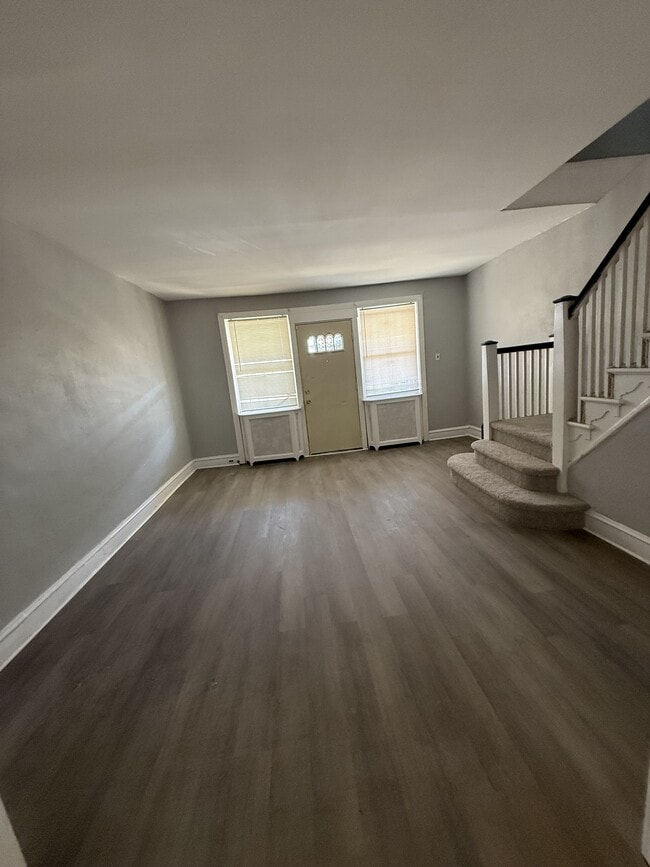 Building Photo - 5623 Ridgewood St