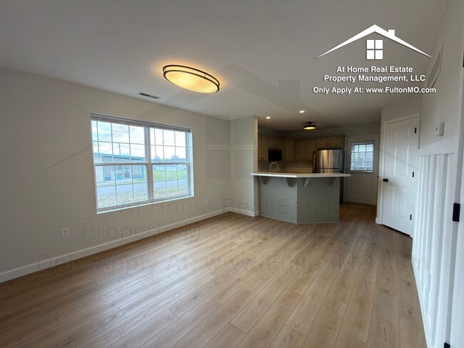 Building Photo - Greystone Court 1011-1013 Duplex