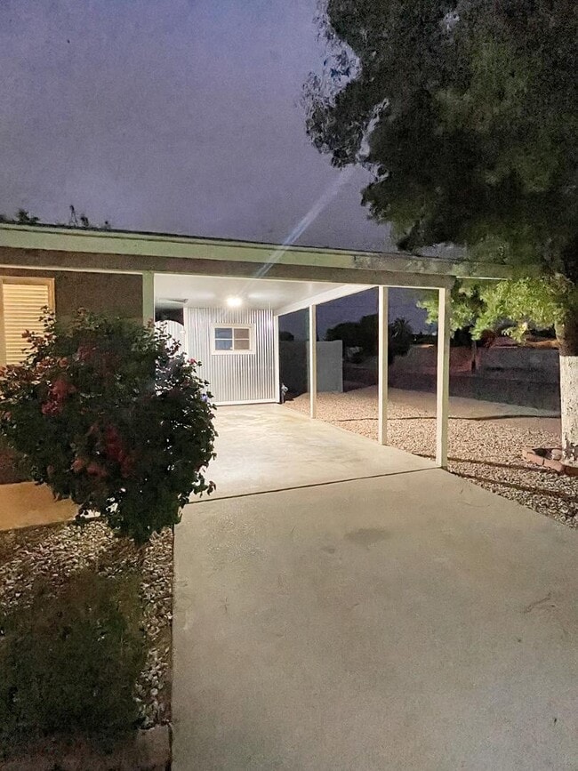 Building Photo - 6558 E 2nd St