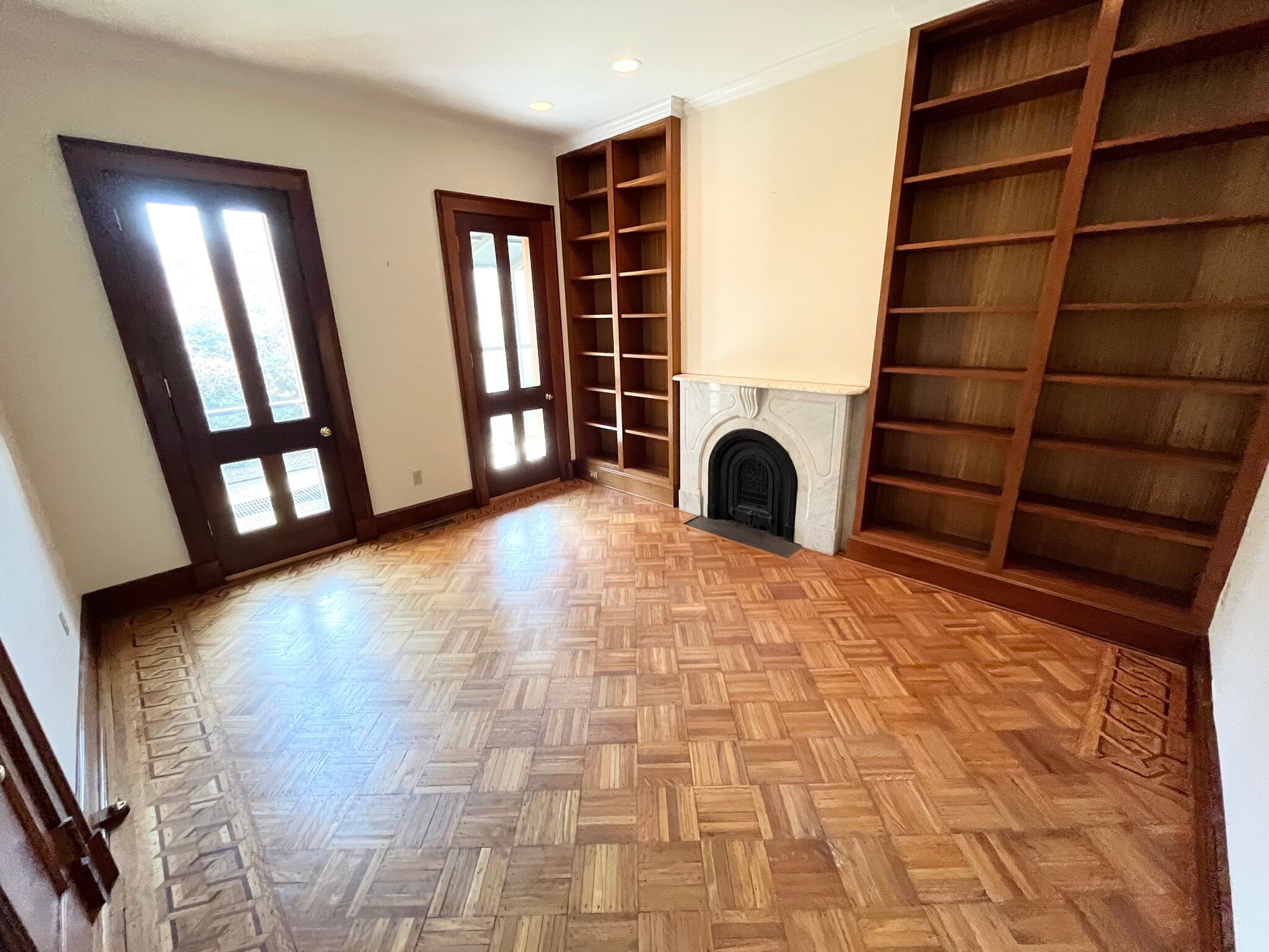 Building Photo - 409 Temple St